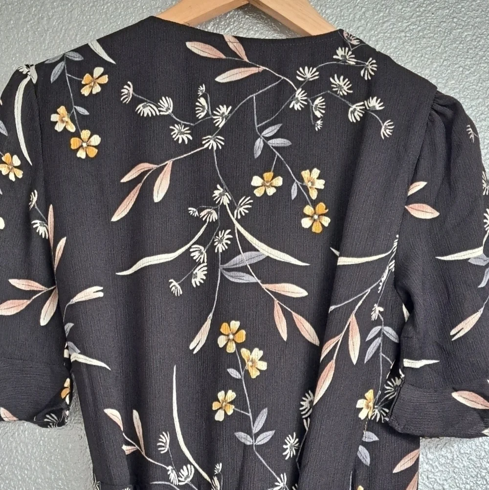 NWT Lulus Black Floral  Wrap Dress  Size M - Picture 3 of 9